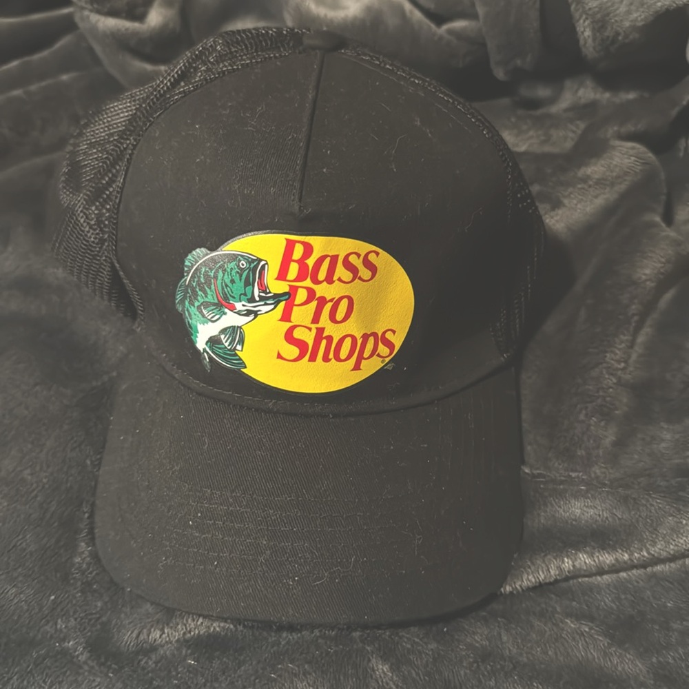 Bass Pro fishing baseball cap.